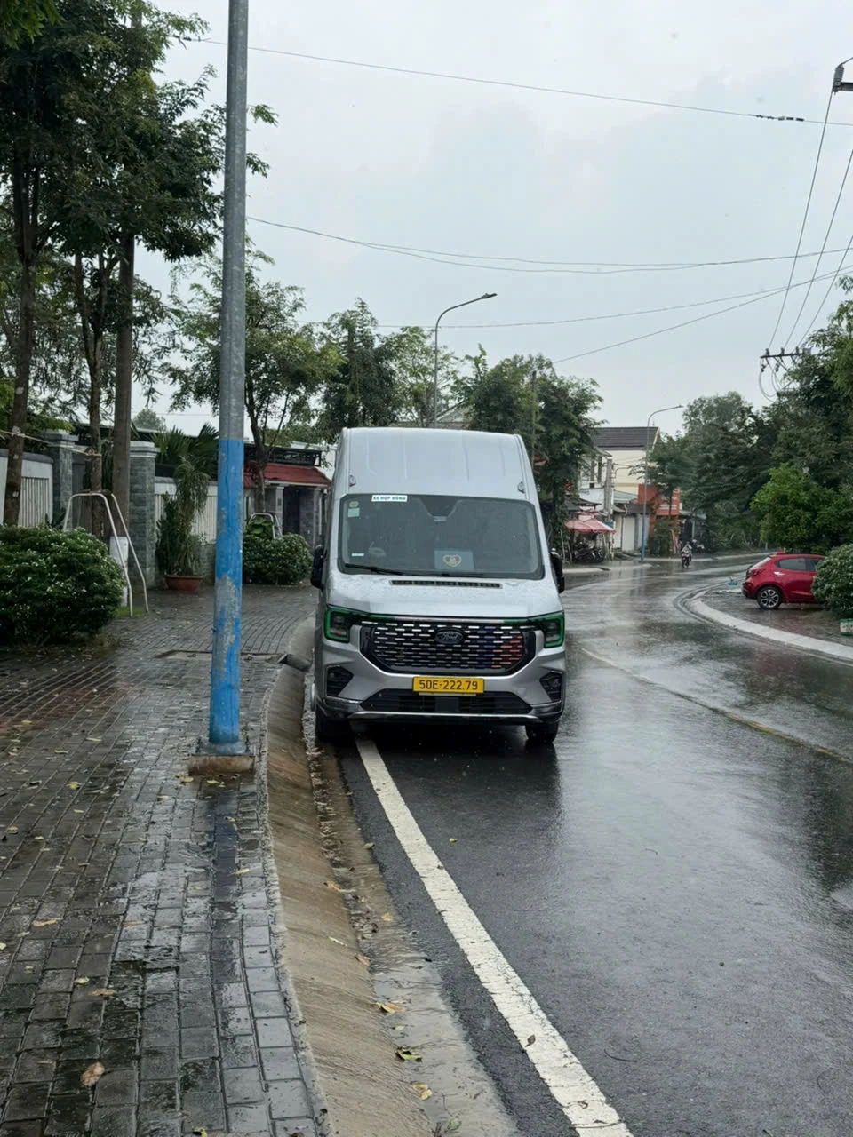 Thuê xe 16 chỗ Ford Transit đưa đón nhân viên Bình Dương