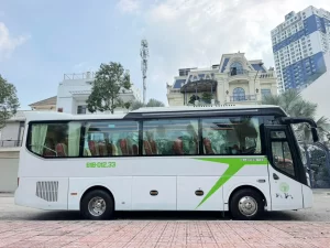 Xe 29 cho thaco garden mau trang dua ruoc nhan vien cong nhan tour du lich 01