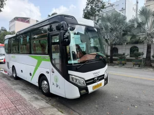 Xe 29 cho thaco garden mau trang dua ruoc nhan vien cong nhan tour du lich 03