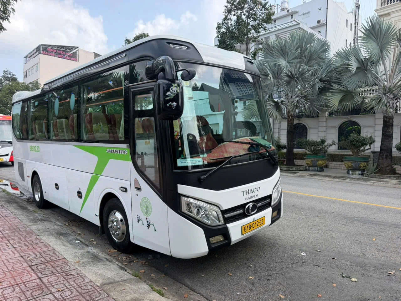Xe 29 chỗ Thaco Garden đưa rước công nhân Bình Dương