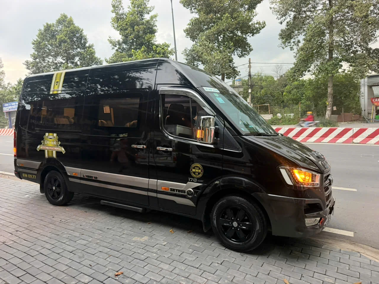 Limousine Dcar đưa đón sân bay, du lịch